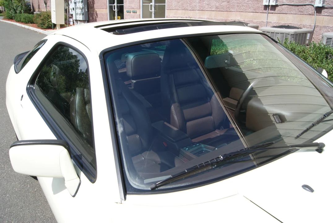 1984 Porsche 928 S - Image 16 of 31