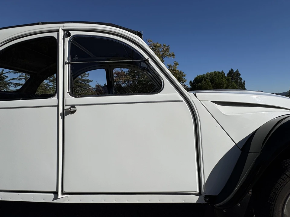 Citroen 2CV - Image 24 of 31