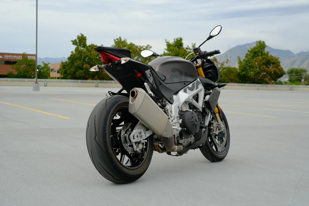 2019 Aprilia - Image 15 of 31