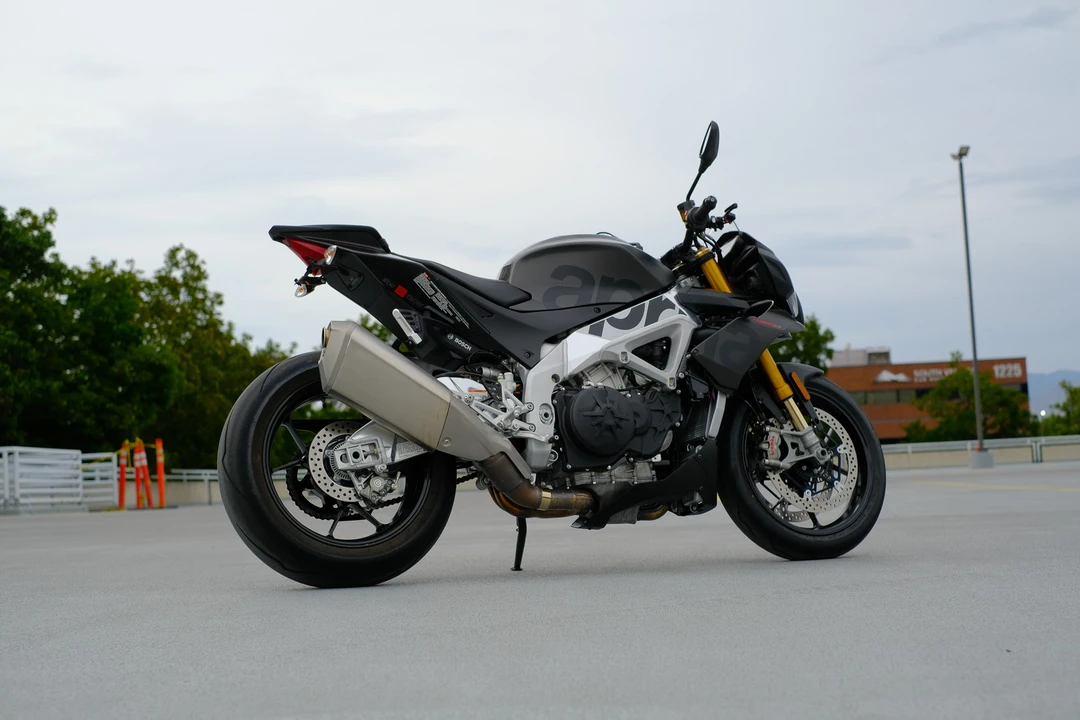 2019 Aprilia - Image 17 of 31