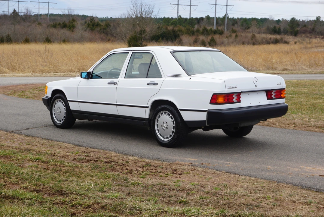 1986 Mercedes-Benz 190E - Image 11 of 31