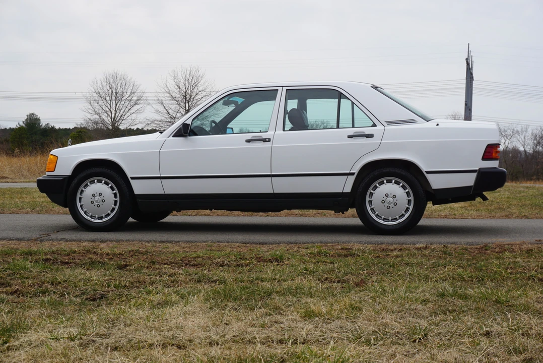 1986 Mercedes-Benz 190E - Image 9 of 31