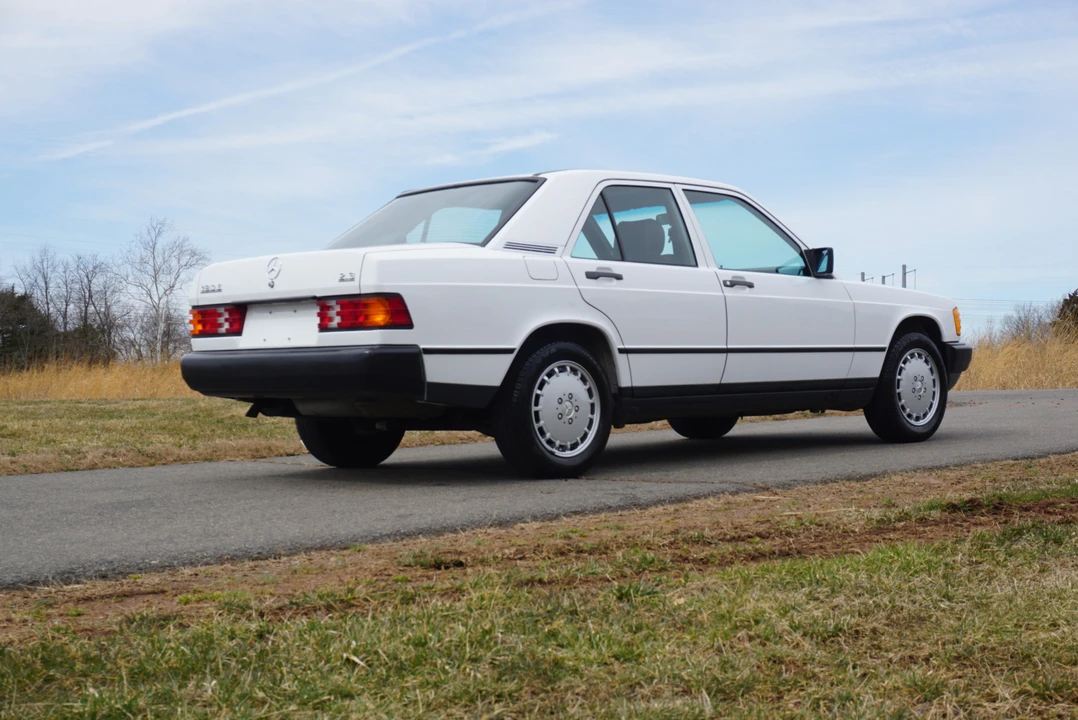 1986 Mercedes-Benz 190E - Image 17 of 31