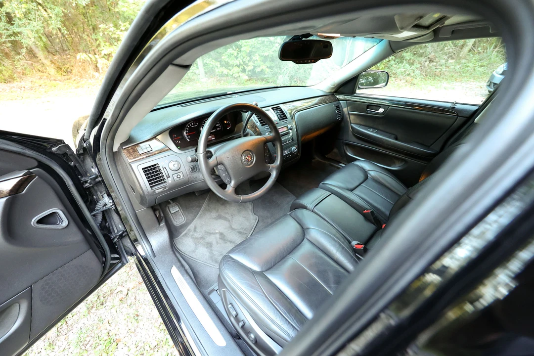 2008 Cadillac DTS - Image 25 of 31