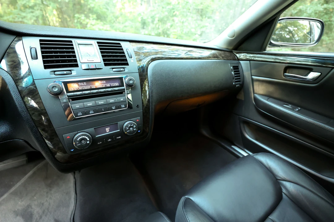 2008 Cadillac DTS - Image 30 of 31