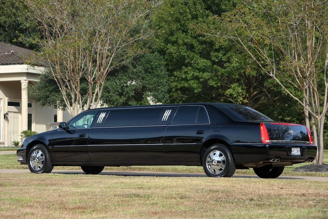 2008 Cadillac DTS - Image 8 of 31