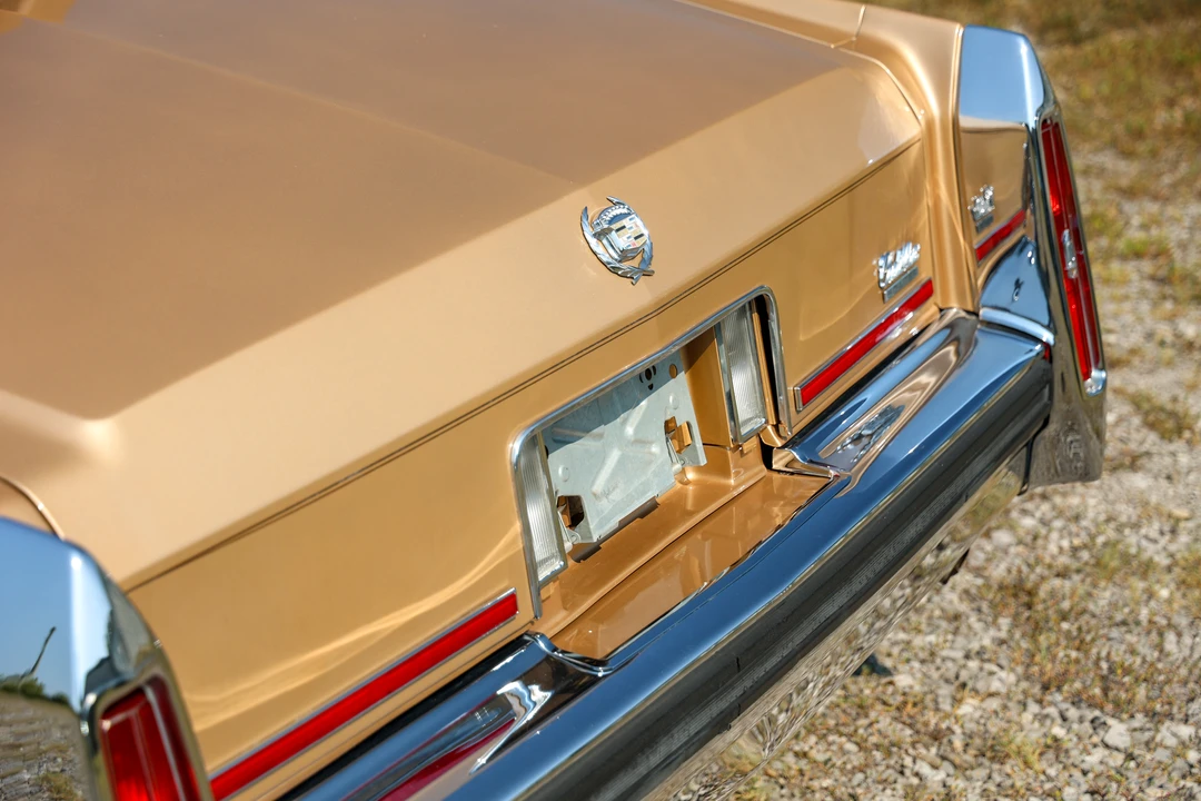 1987 Cadillac Brougham - Image 20 of 31
