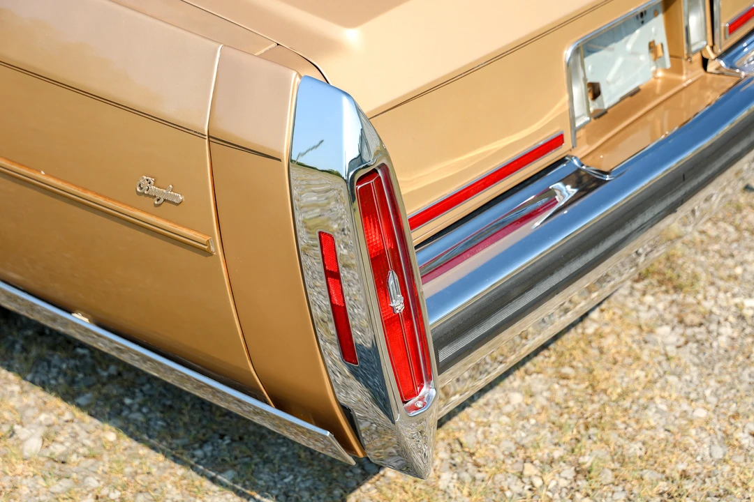 1987 Cadillac Brougham - Image 19 of 31