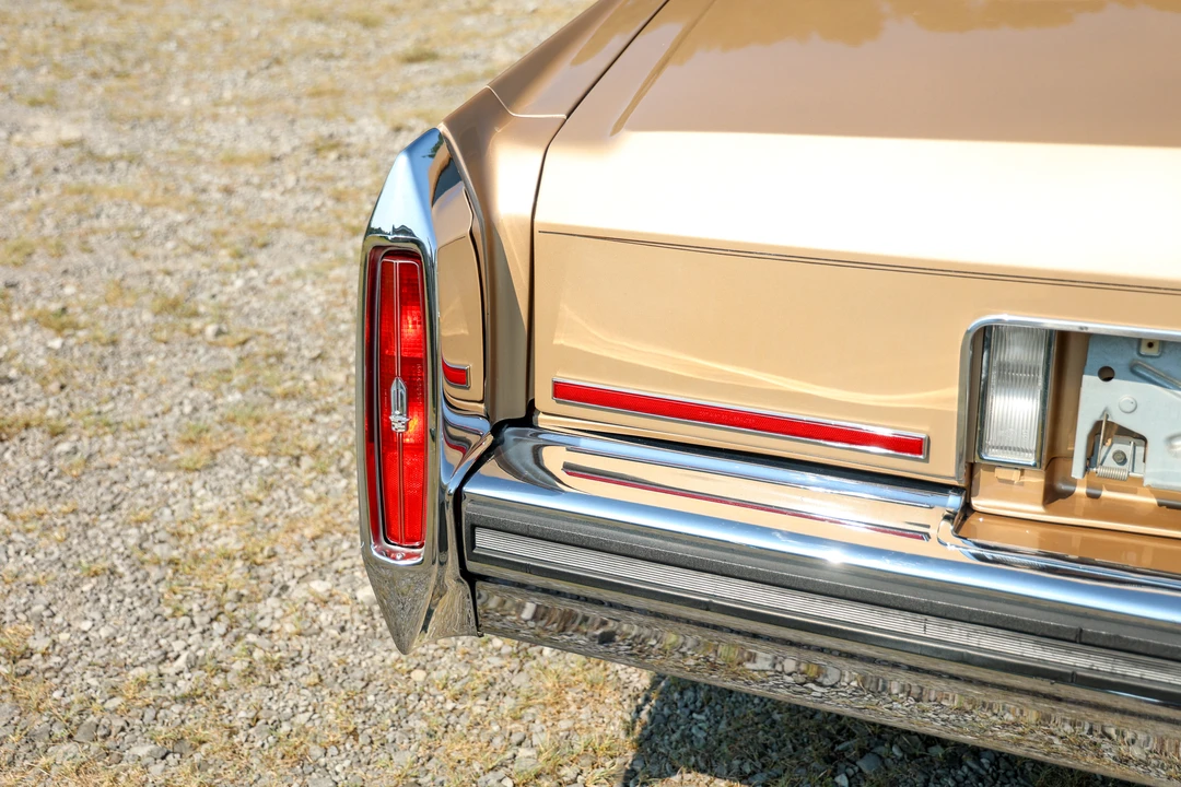 1987 Cadillac Brougham - Image 26 of 31