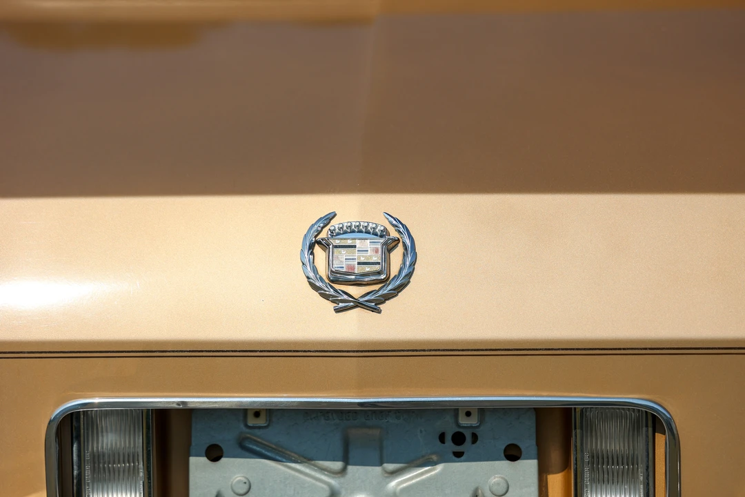 1987 Cadillac Brougham - Image 25 of 31