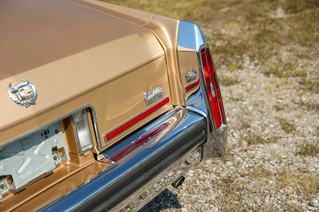 1987 Cadillac Brougham - Image 22 of 31