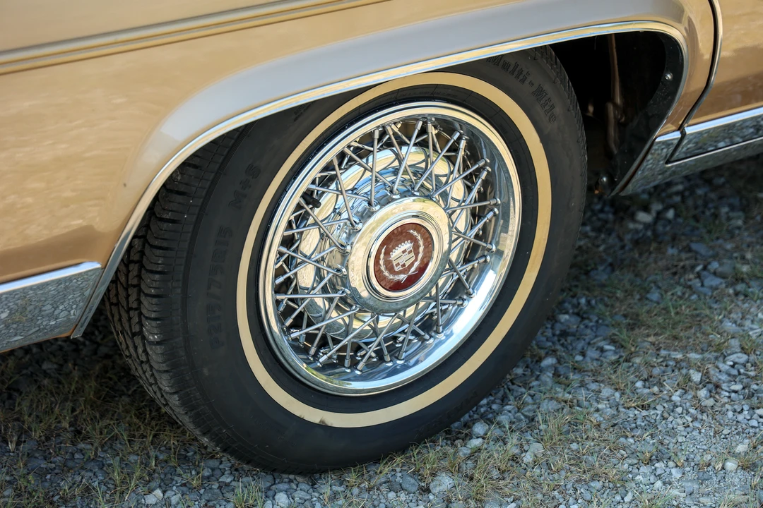 1987 Cadillac Brougham - Image 27 of 31