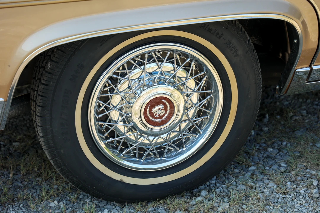 1987 Cadillac Brougham - Image 31 of 31
