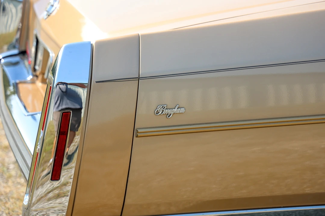 1987 Cadillac Brougham - Image 28 of 31