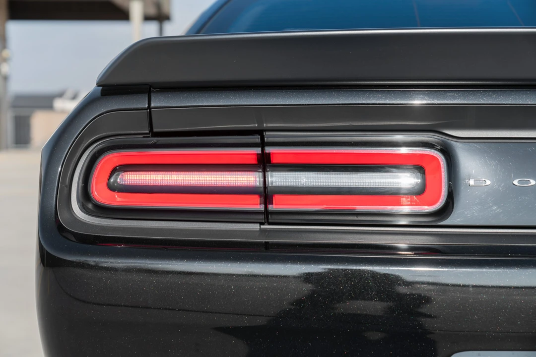 2015 Dodge Challenger SRT Hellcat 3rd Gen - Image 27 of 31