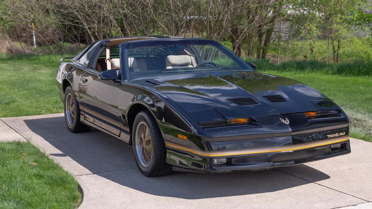 1985 Pontiac Firebird Trans Am 3rd Gen - Image 2 of 31