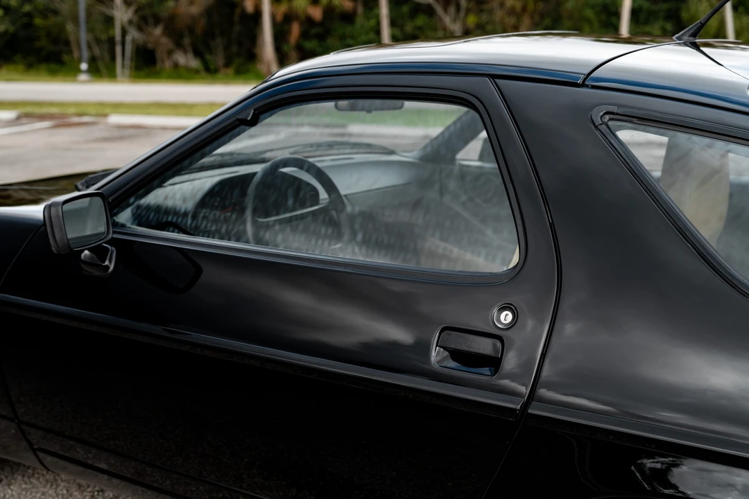 1989 Porsche 928 S4 - Image 14 of 31