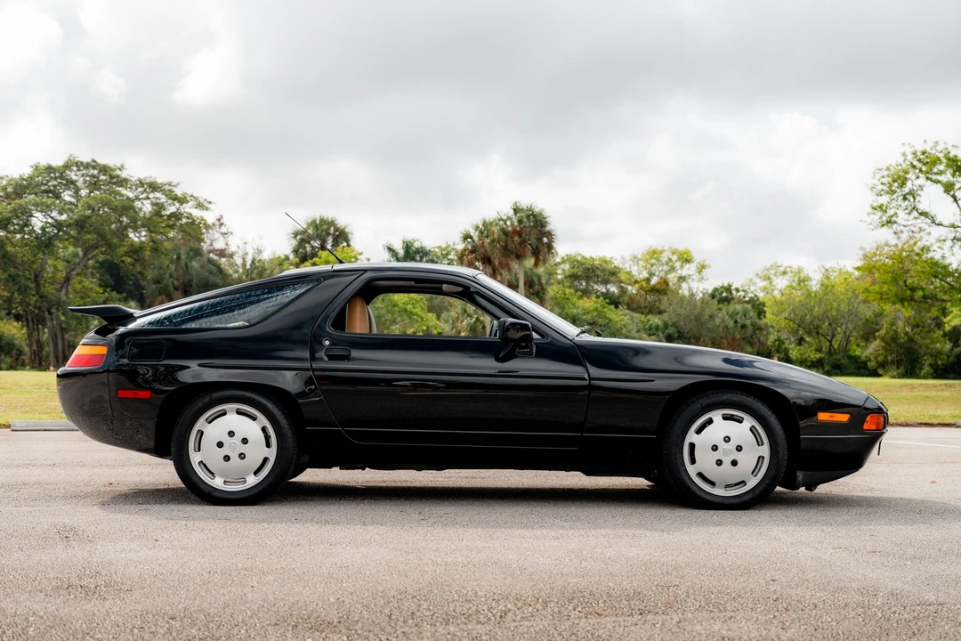 1989 Porsche 928 S4 - Image 7 of 31