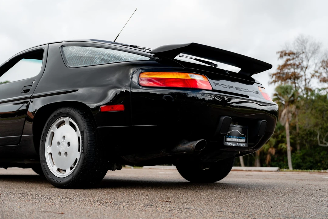 1989 Porsche 928 S4 - Image 11 of 31
