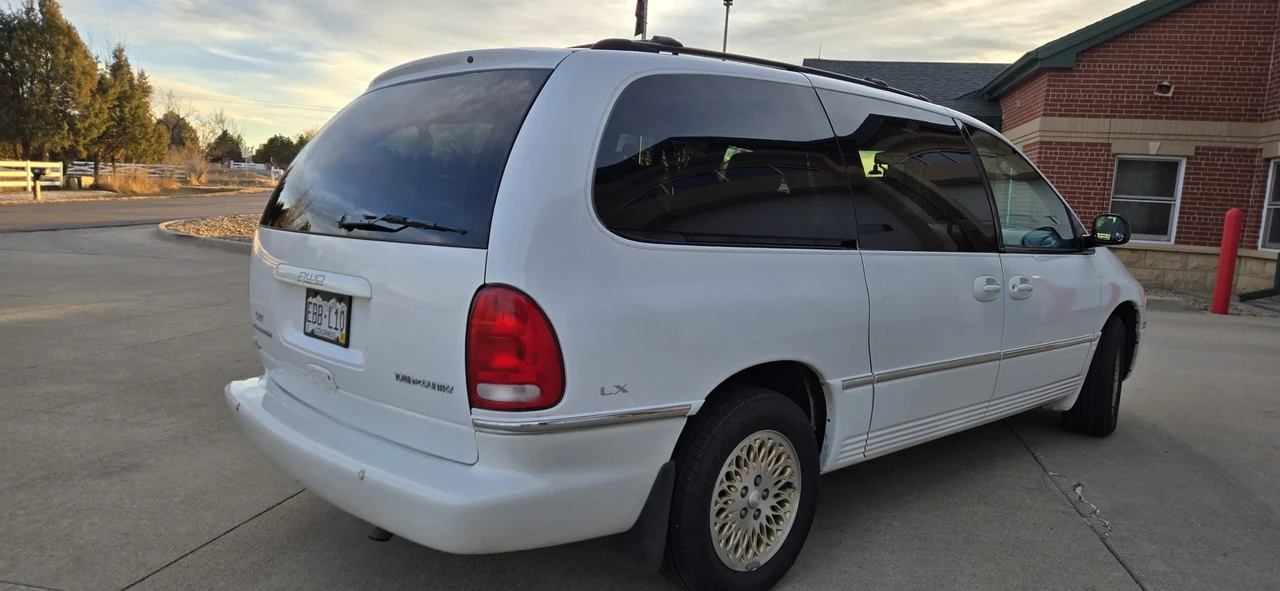 1997 Chrysler Town & Country - Image 6 of 31