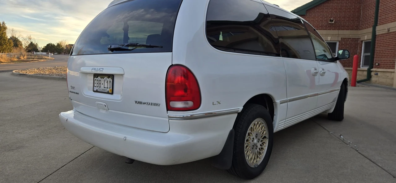 1997 Chrysler Town & Country - Image 7 of 31