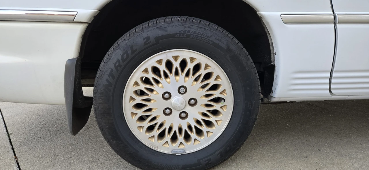 1997 Chrysler Town & Country - Image 30 of 31