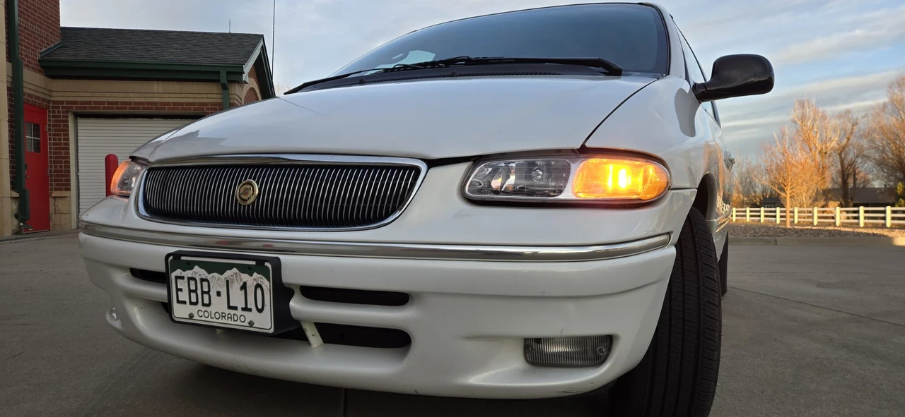 1997 Chrysler Town & Country - Image 12 of 31