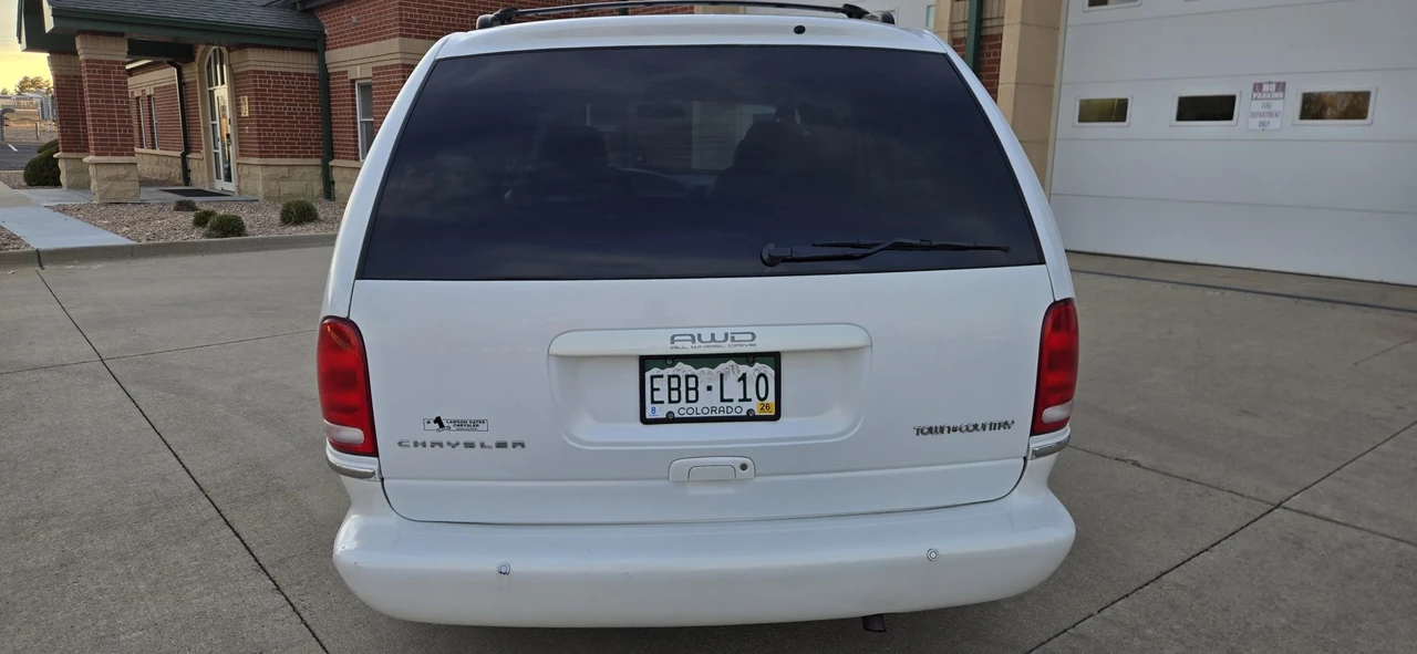 1997 Chrysler Town & Country - Image 9 of 31