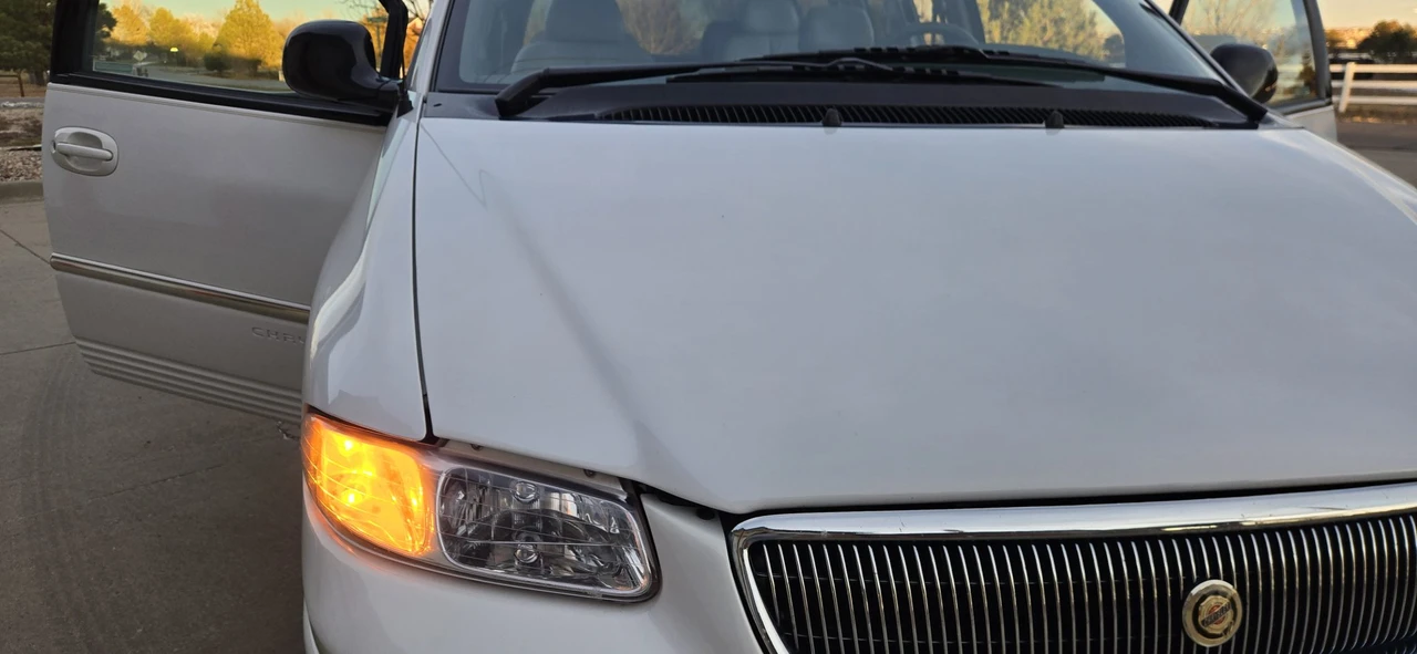 1997 Chrysler Town & Country - Image 21 of 31