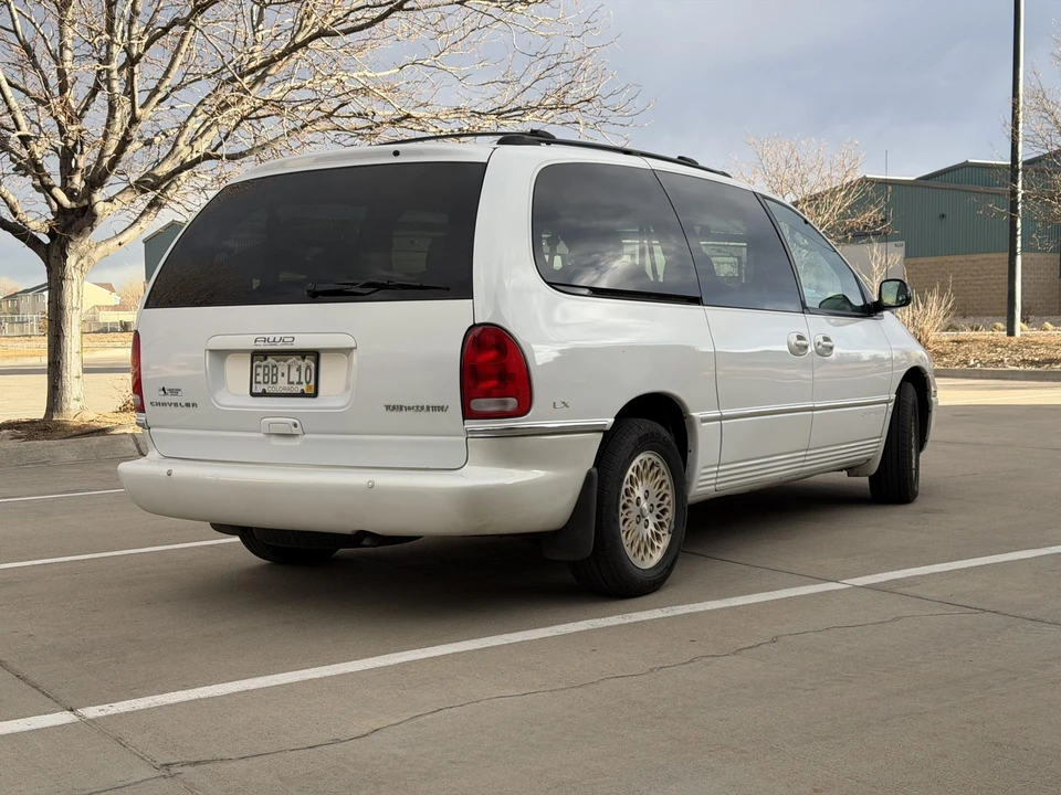 1997 Chrysler Town & Country - Image 8 of 31