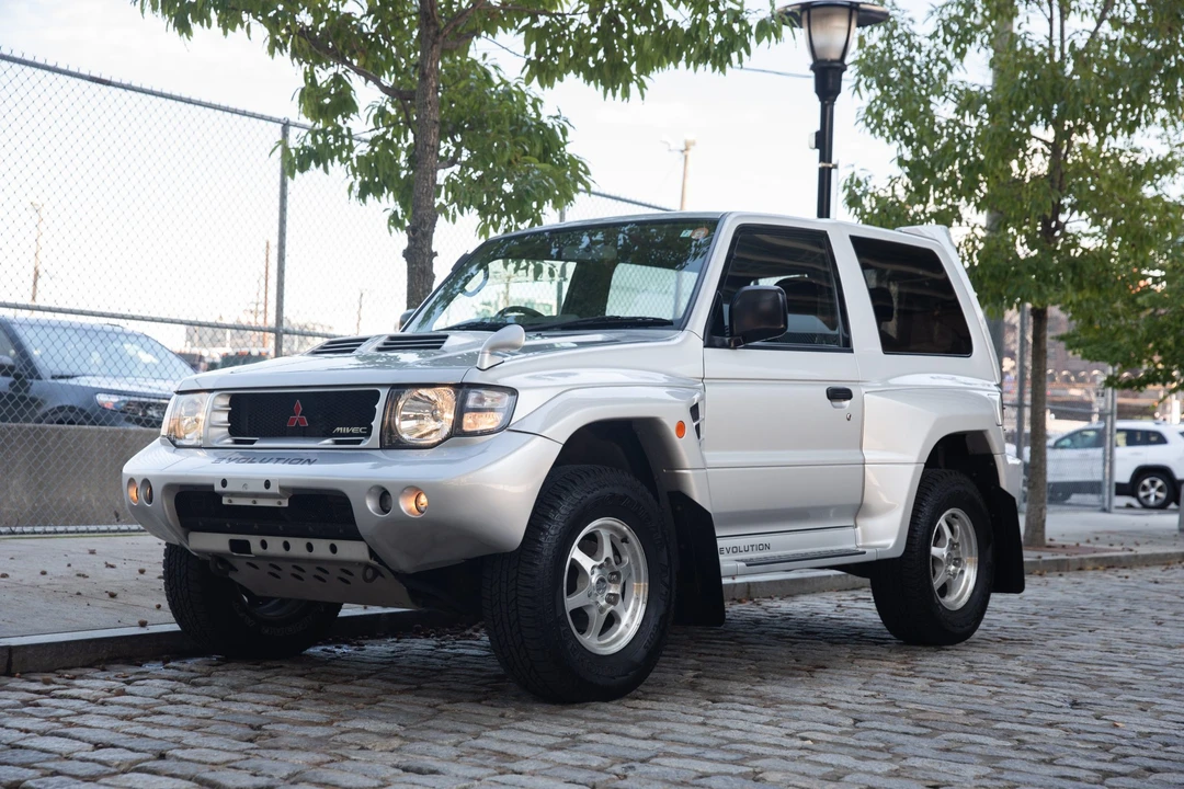 1997 Mitsubishi Pajero/Montero 2nd Gen - Image 2 of 31