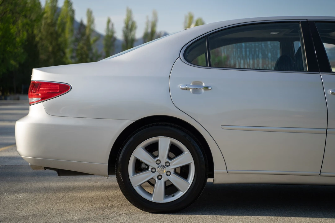 2005 Lexus ES 4th Gen - Image 28 of 31