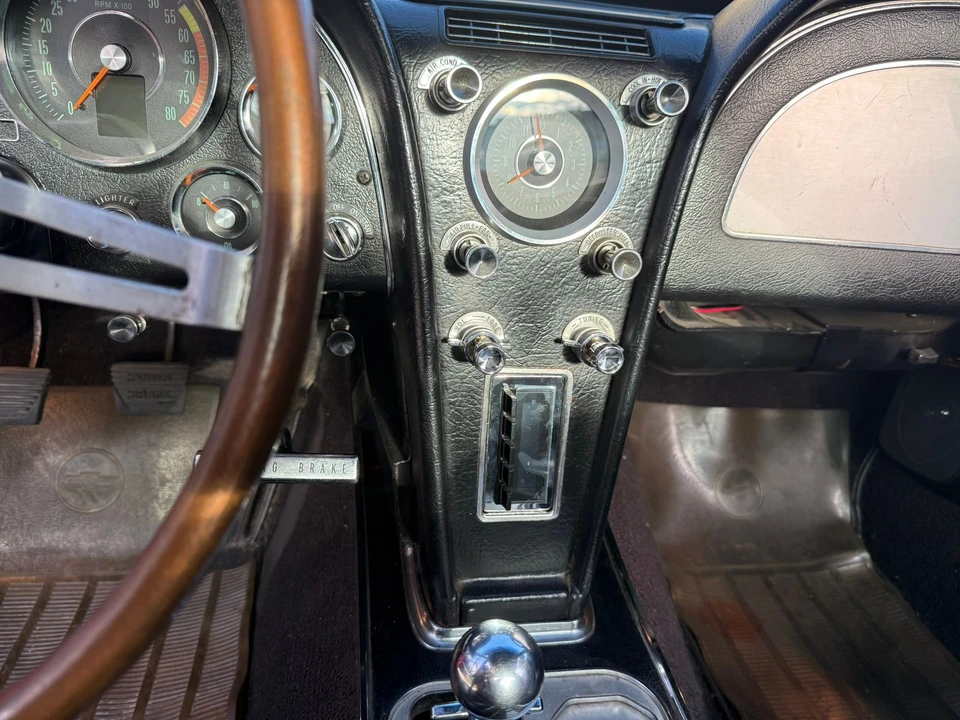 Chevrolet Corvette C2 - Image 14 of 20