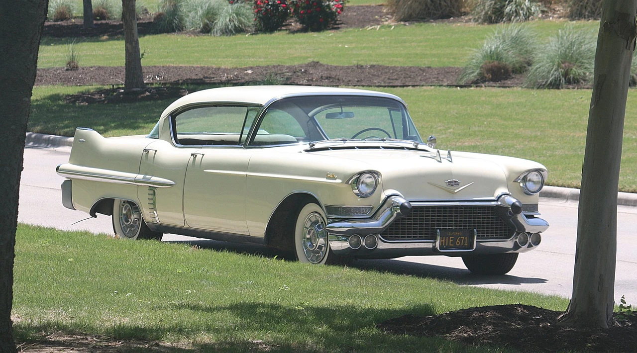 1957 Cadillac Series 62 4th Gen - Image 15 of 31