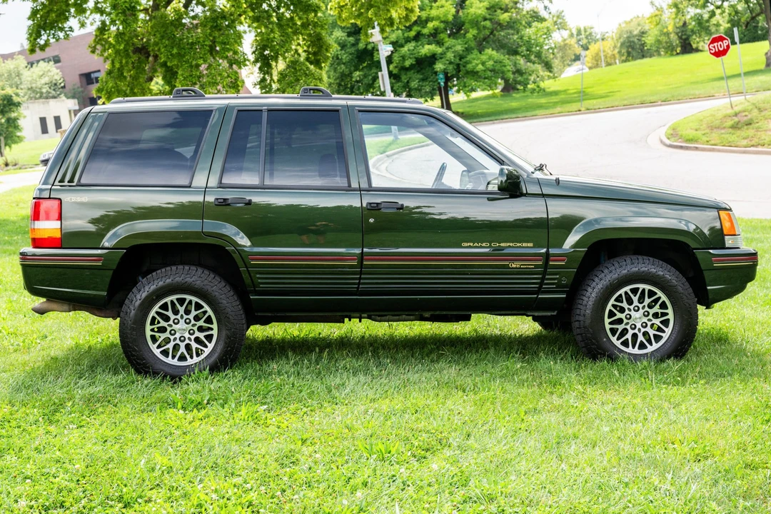 1995 Jeep ZJ Grand Wagoneer - Image 5 of 31