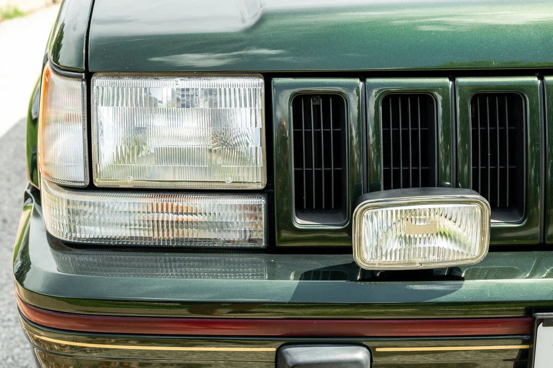 1995 Jeep ZJ Grand Wagoneer - Image 14 of 31