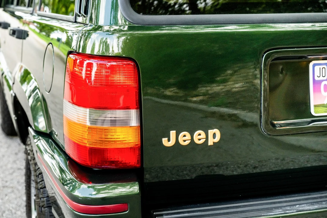 1995 Jeep ZJ Grand Wagoneer - Image 18 of 31