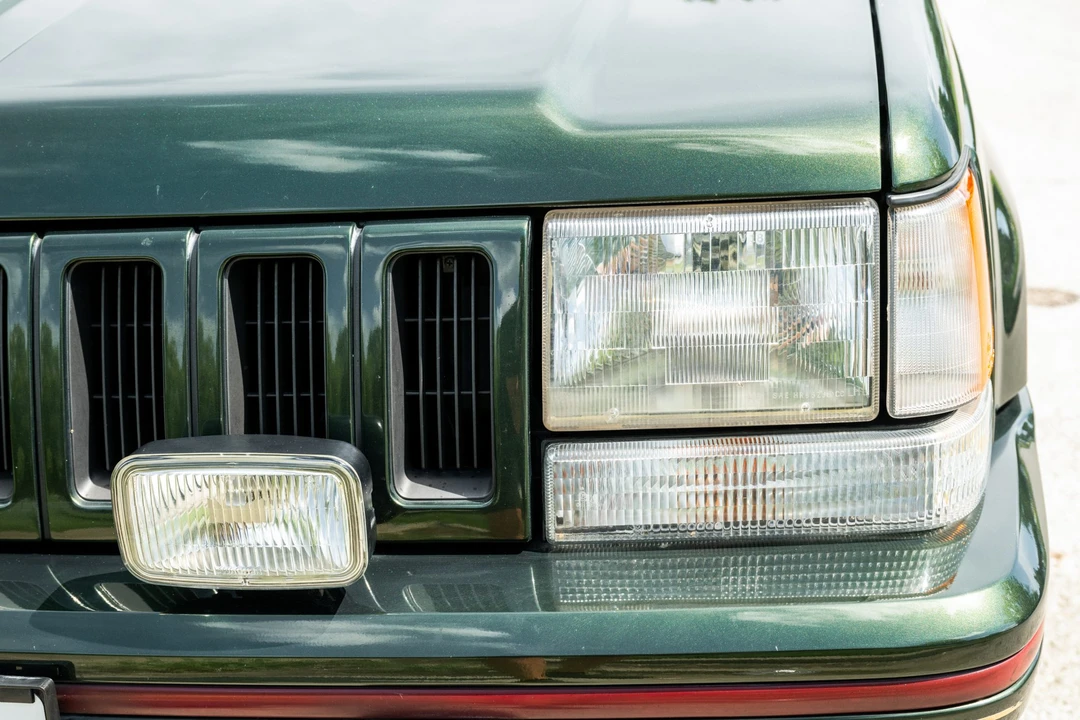 1995 Jeep ZJ Grand Wagoneer - Image 16 of 31