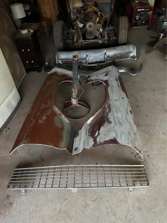 Parts & Memorabilia Bodywork - Image 2 of 2