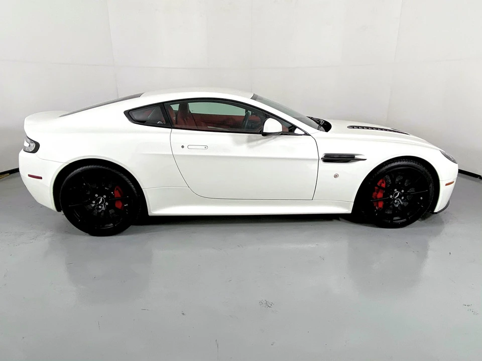 2017 Aston Martin V12 Vantage (2010-2018) - Image 13 of 31