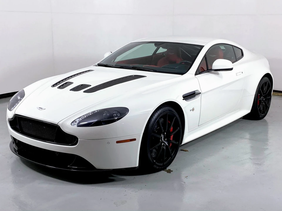 2017 Aston Martin V12 Vantage (2010-2018) - Image 9 of 31