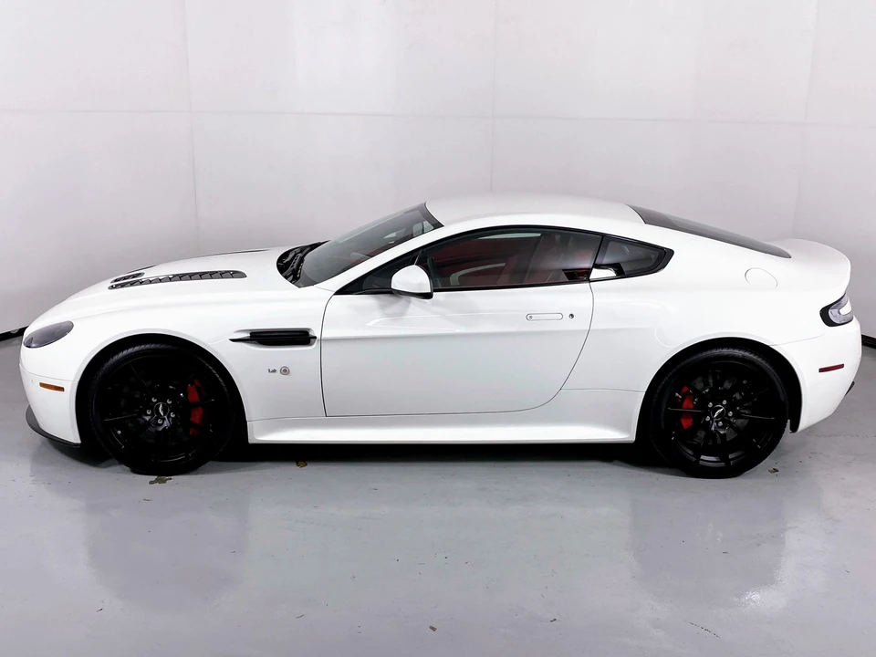 2017 Aston Martin V12 Vantage (2010-2018) - Image 10 of 31