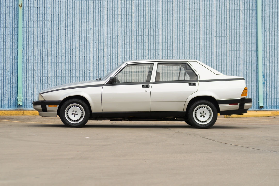 1988 Alfa Romeo 75/Milano - Image 3 of 31