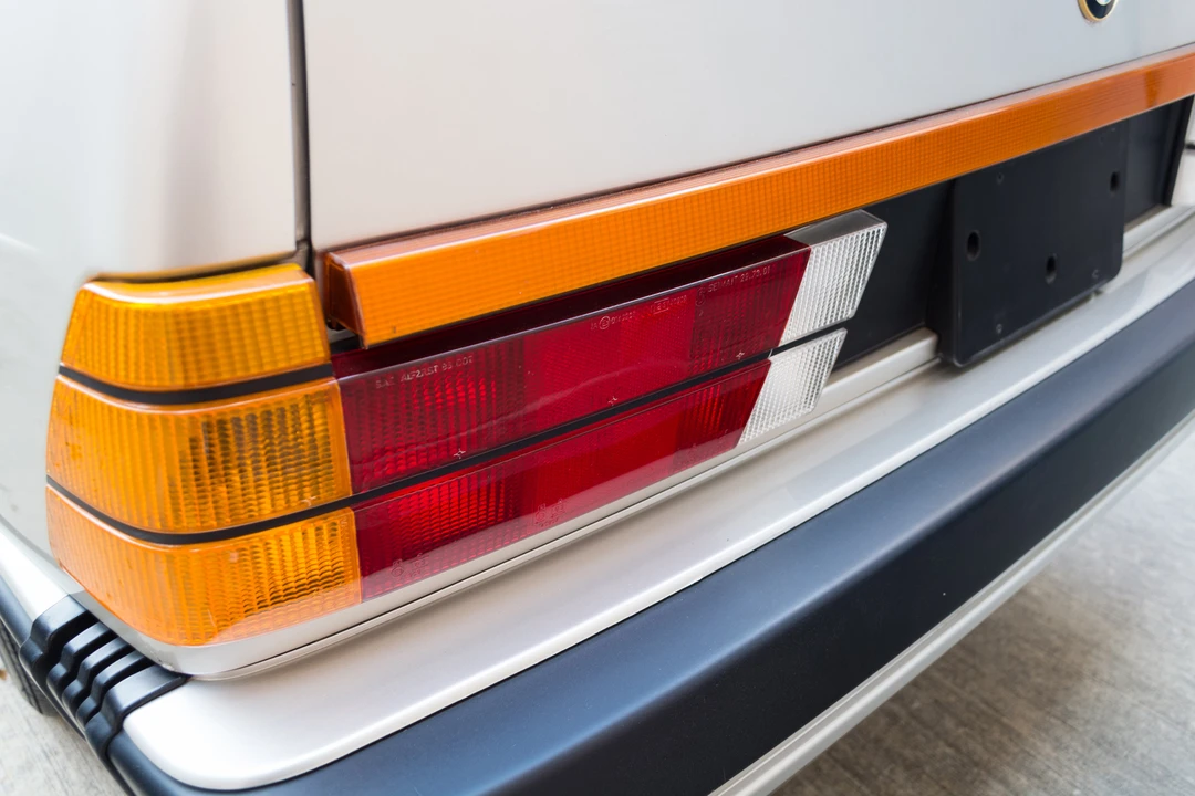 1988 Alfa Romeo 75/Milano - Image 25 of 31