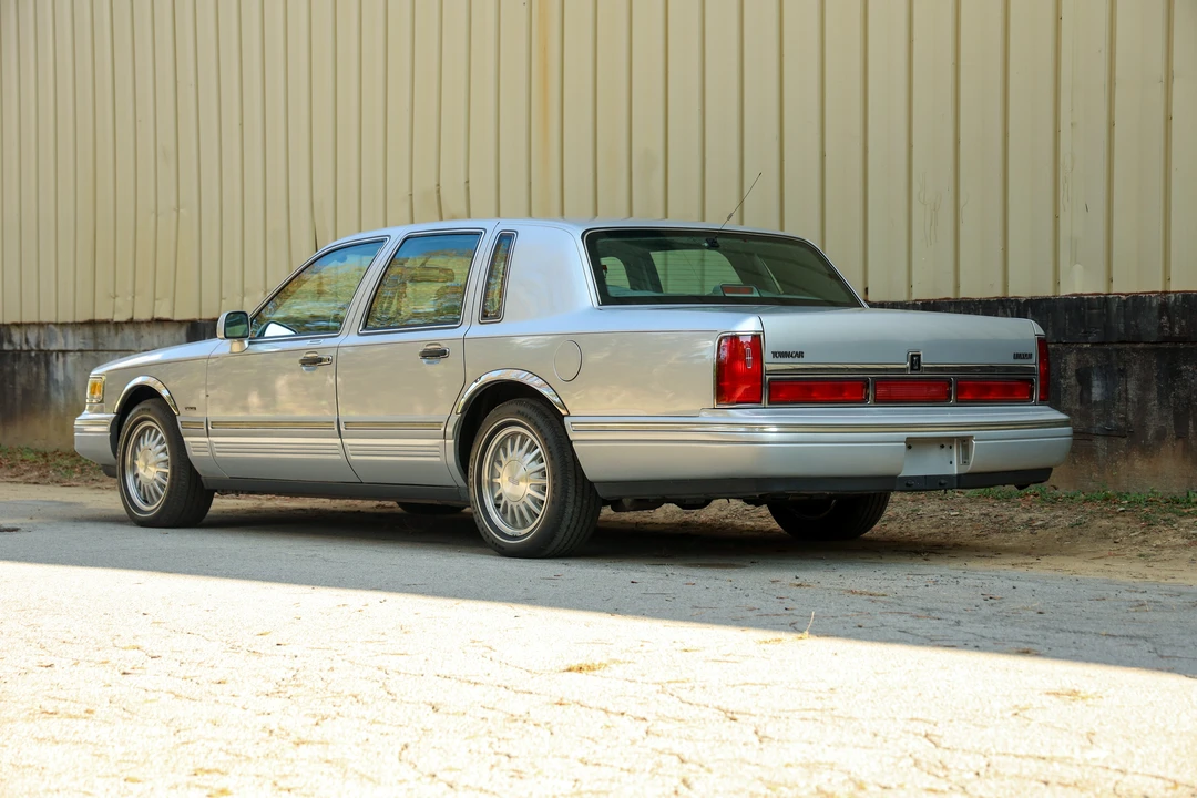 1996 Lincoln Town Car - Image 15 of 31