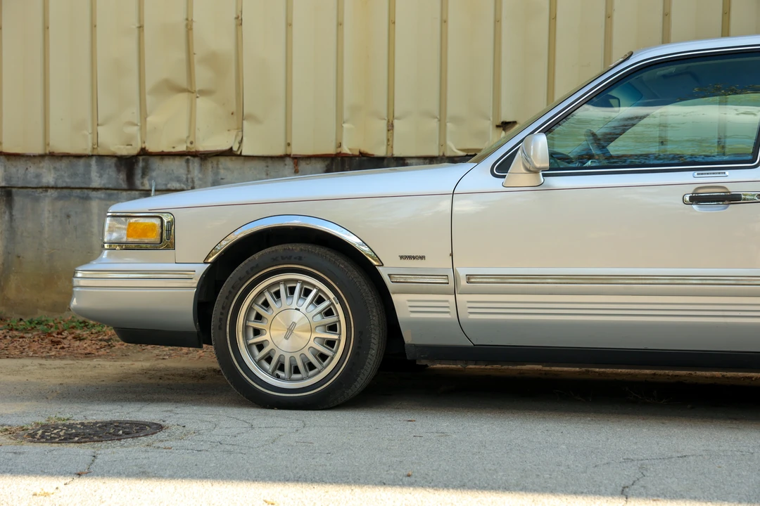 1996 Lincoln Town Car - Image 19 of 31
