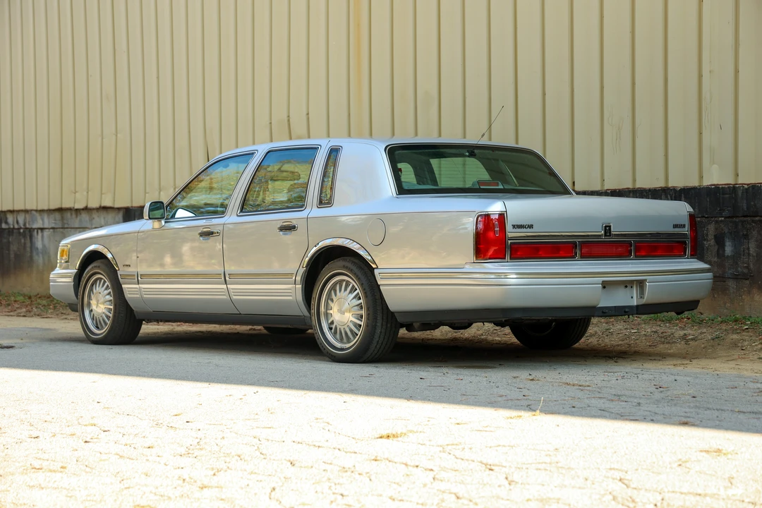 1996 Lincoln Town Car - Image 16 of 31
