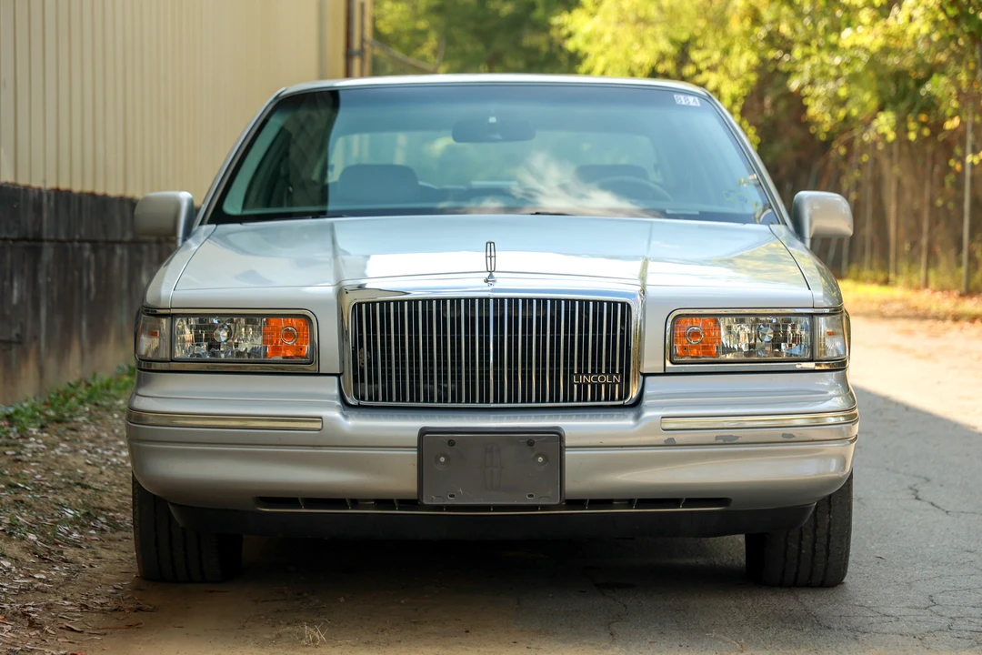 1996 Lincoln Town Car - Image 22 of 31
