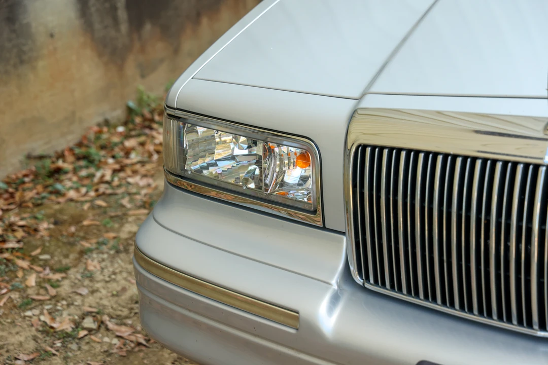 1996 Lincoln Town Car - Image 26 of 31