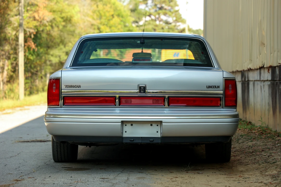 1996 Lincoln Town Car - Image 14 of 31